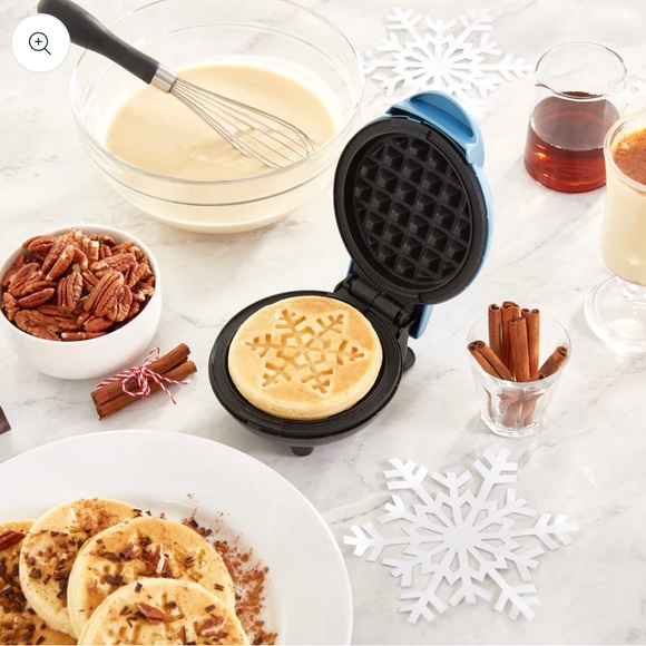Dash Mini Waffle Maker (Blue/Snowflake) - Picture 5 of 5